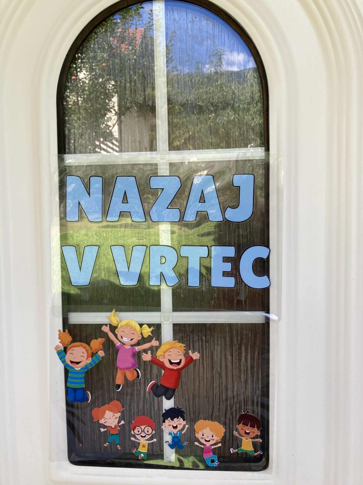 Starejše otroke je pričakala vesela dobrodošlica na vratih vrtca