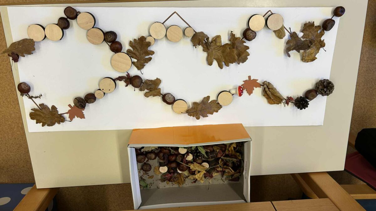 Ovčke ustvarjajo iz naravnih materialov