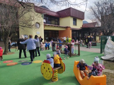 Igrišče polno smeha, zabave in dobre glasbe