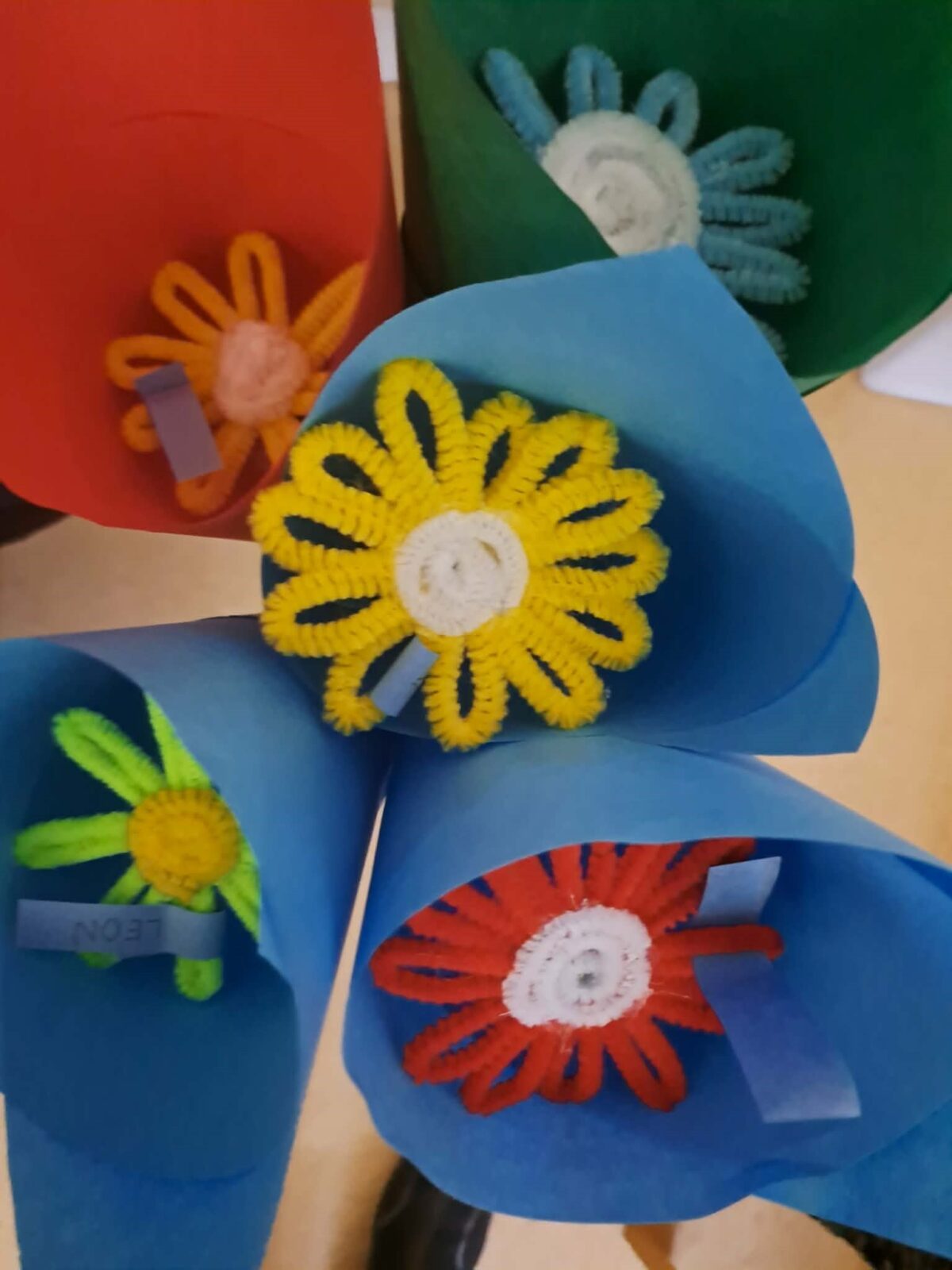 Rože za Dan žena (skupina Sonček)