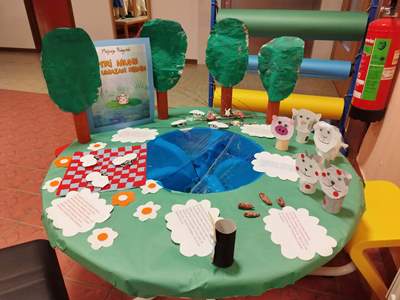 Tri muhe in umazan ribnik, razstava skupine Sovica