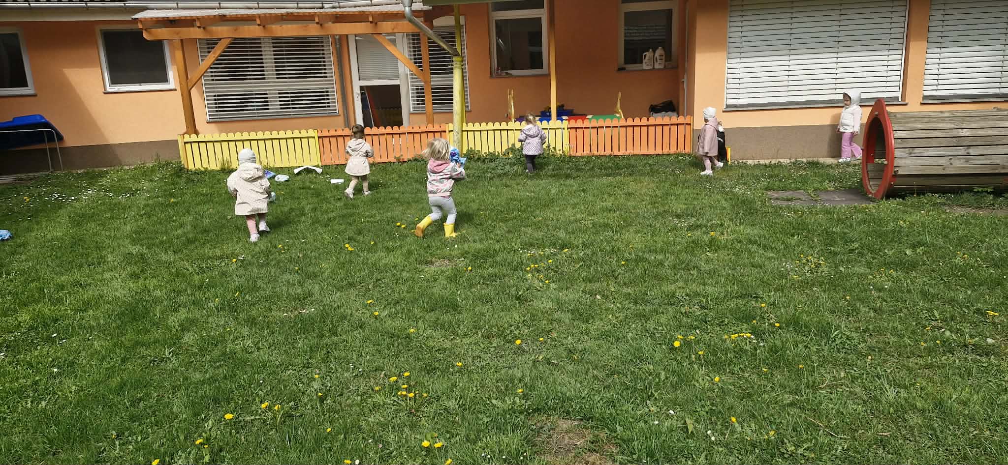 Cistilna-akcija-otroci-pobirajo-smeti