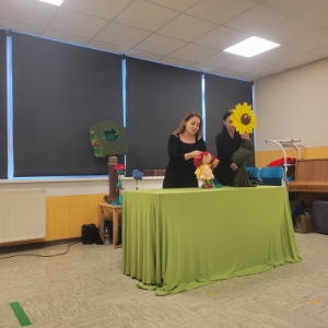 Deklica Jagoda in njene cvetlice