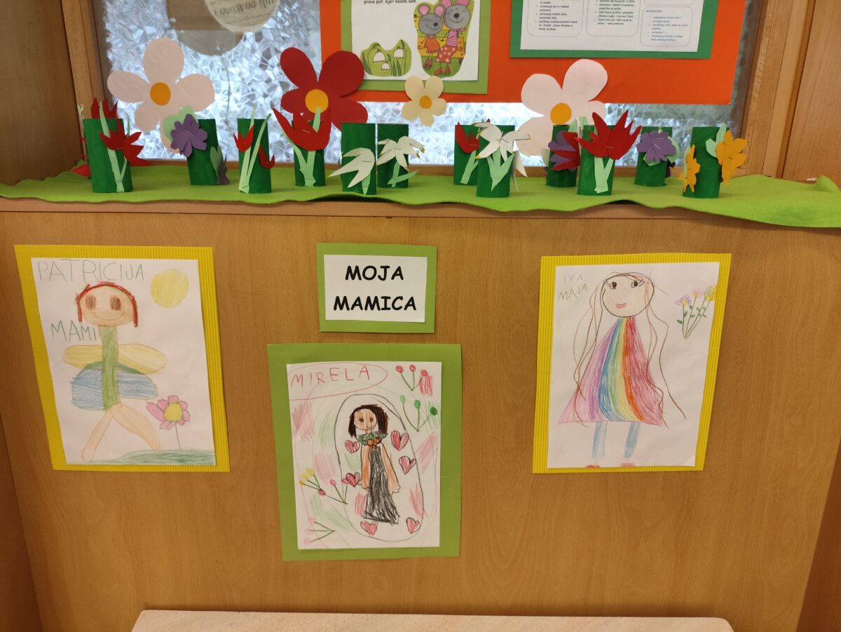 Ovčke rišejo mamico in izdelujejo darila