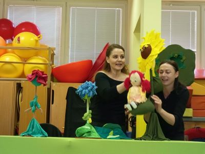 Predstava Jagoda – Jagoda ima na roži tobogan