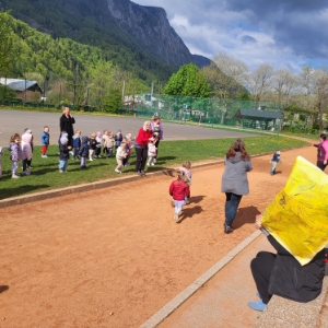 Prva skupina že teče