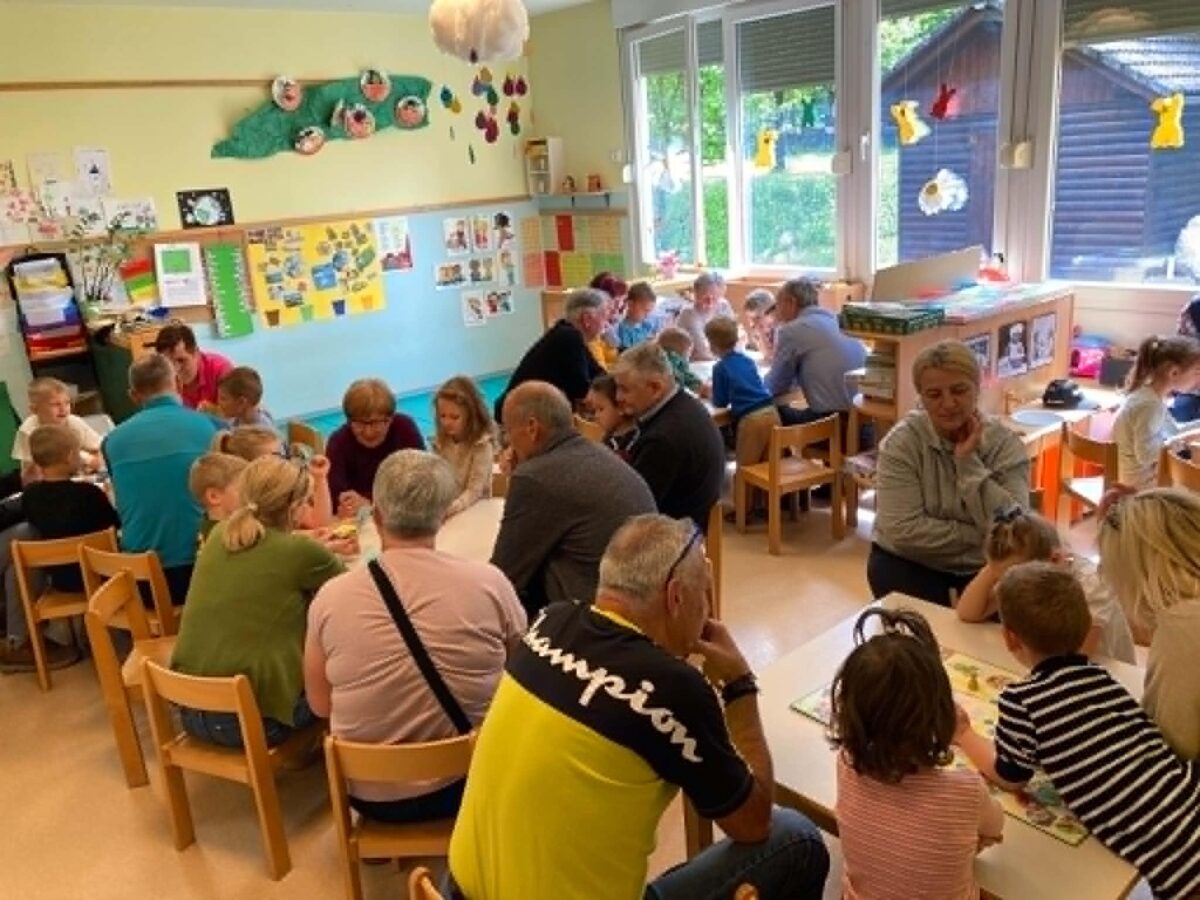 Pri Ježkovih – babice in dedki na obisku