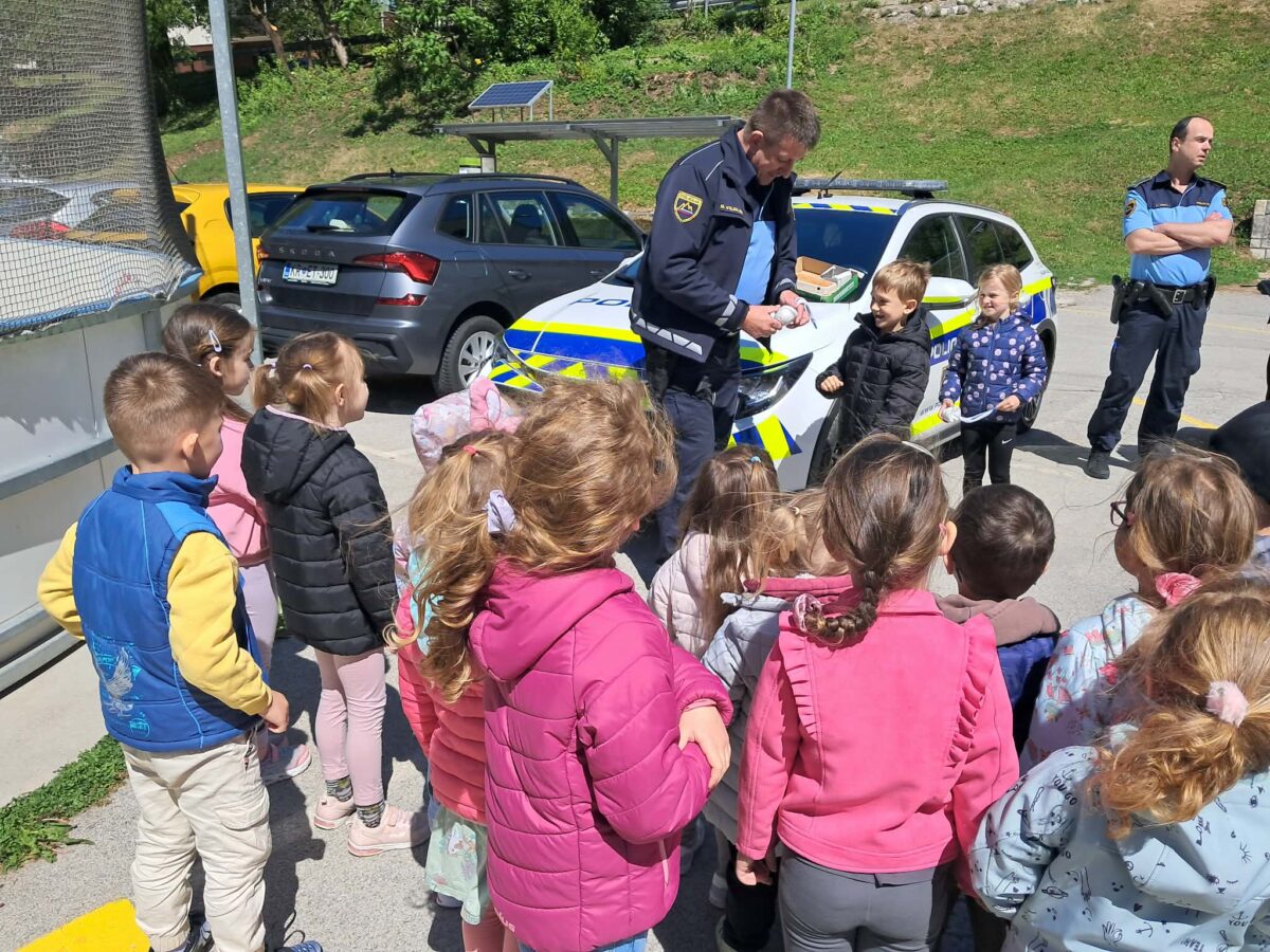 poučni sprehod s policistom