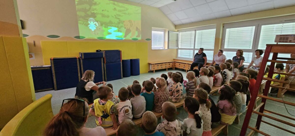 Obisk v enoti – otroci ob zaključku projekcije
