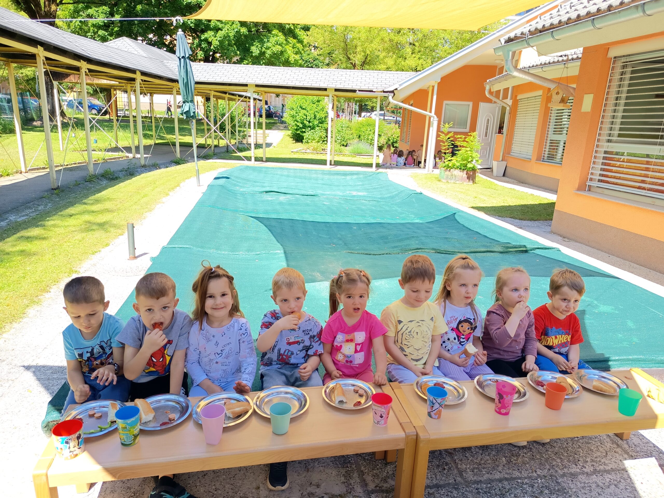 Piknik - otroci iz skupine Kapljica Piknik-otroci-iz-skupine-Kapljica